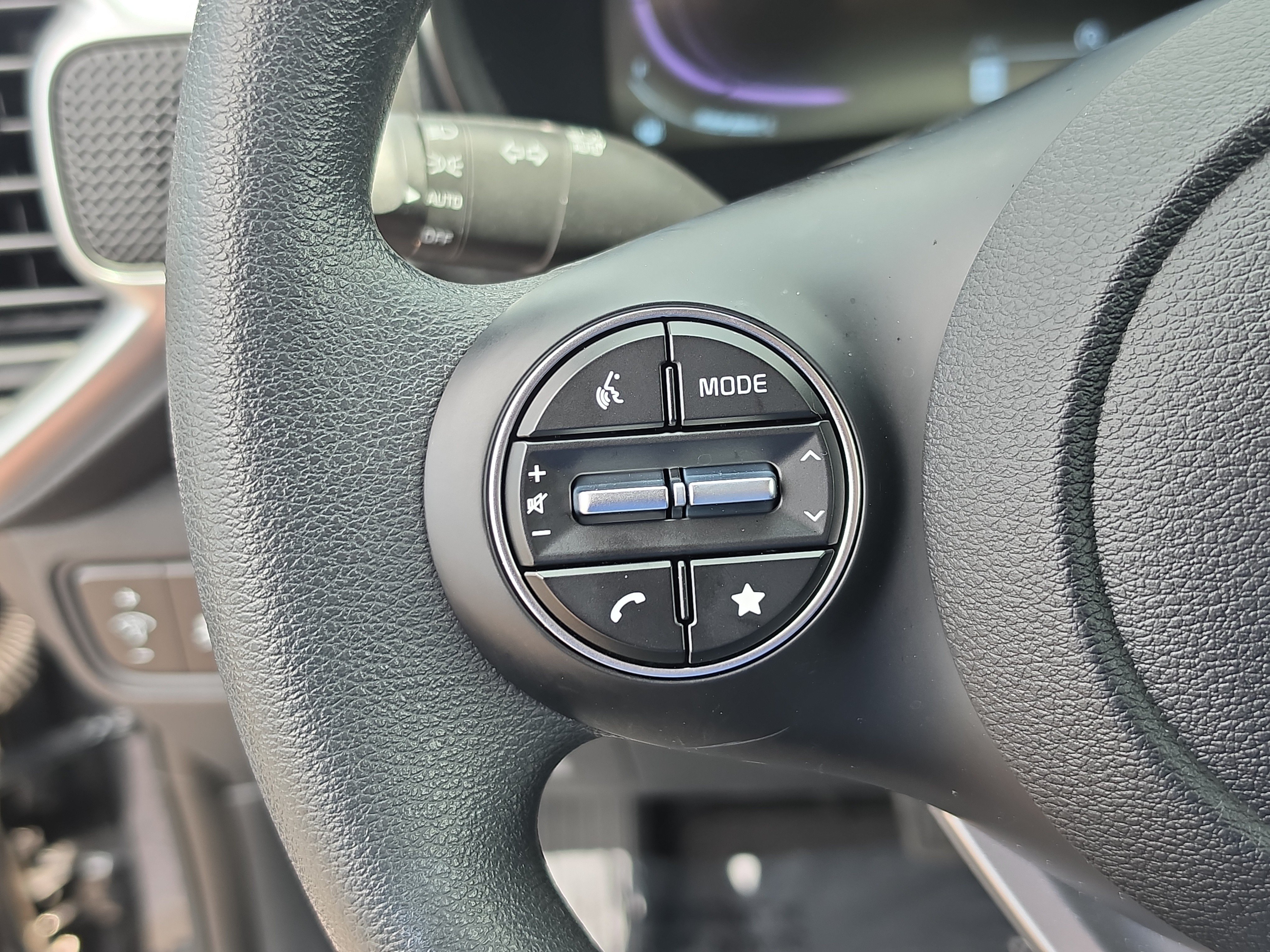 Certified 2025 Kia Soul LX FWD image 28
