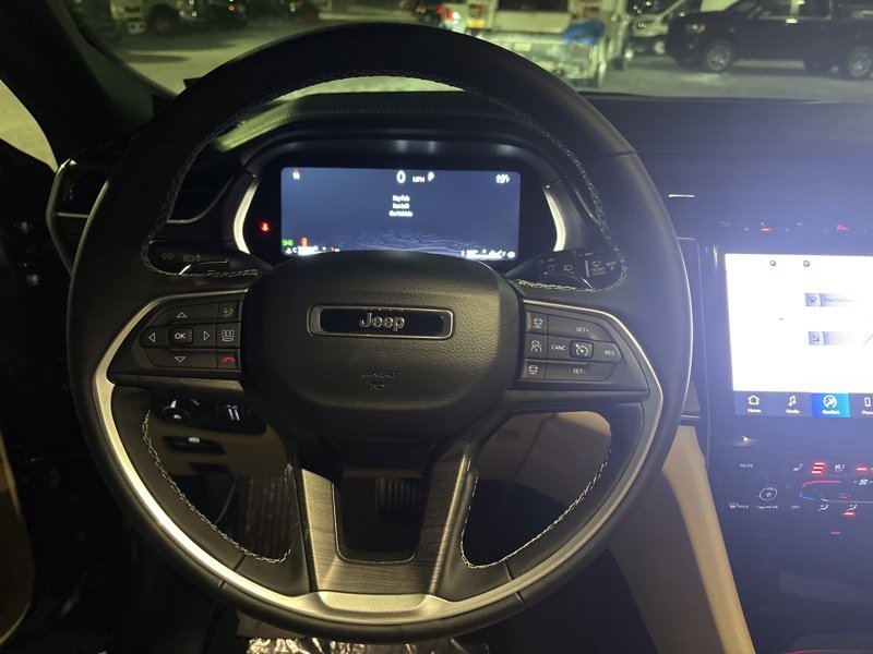 New 2025 Jeep Grand Cherokee Limited w/ Luxury Tech Group II image 23