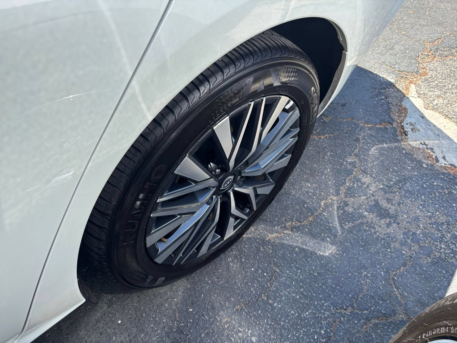 Used 2025 Nissan Altima 2.5 SV FWD image 31