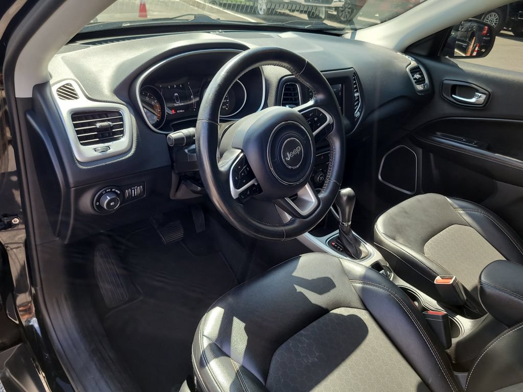 Used 2019 Jeep Compass Latitude FWD image 17