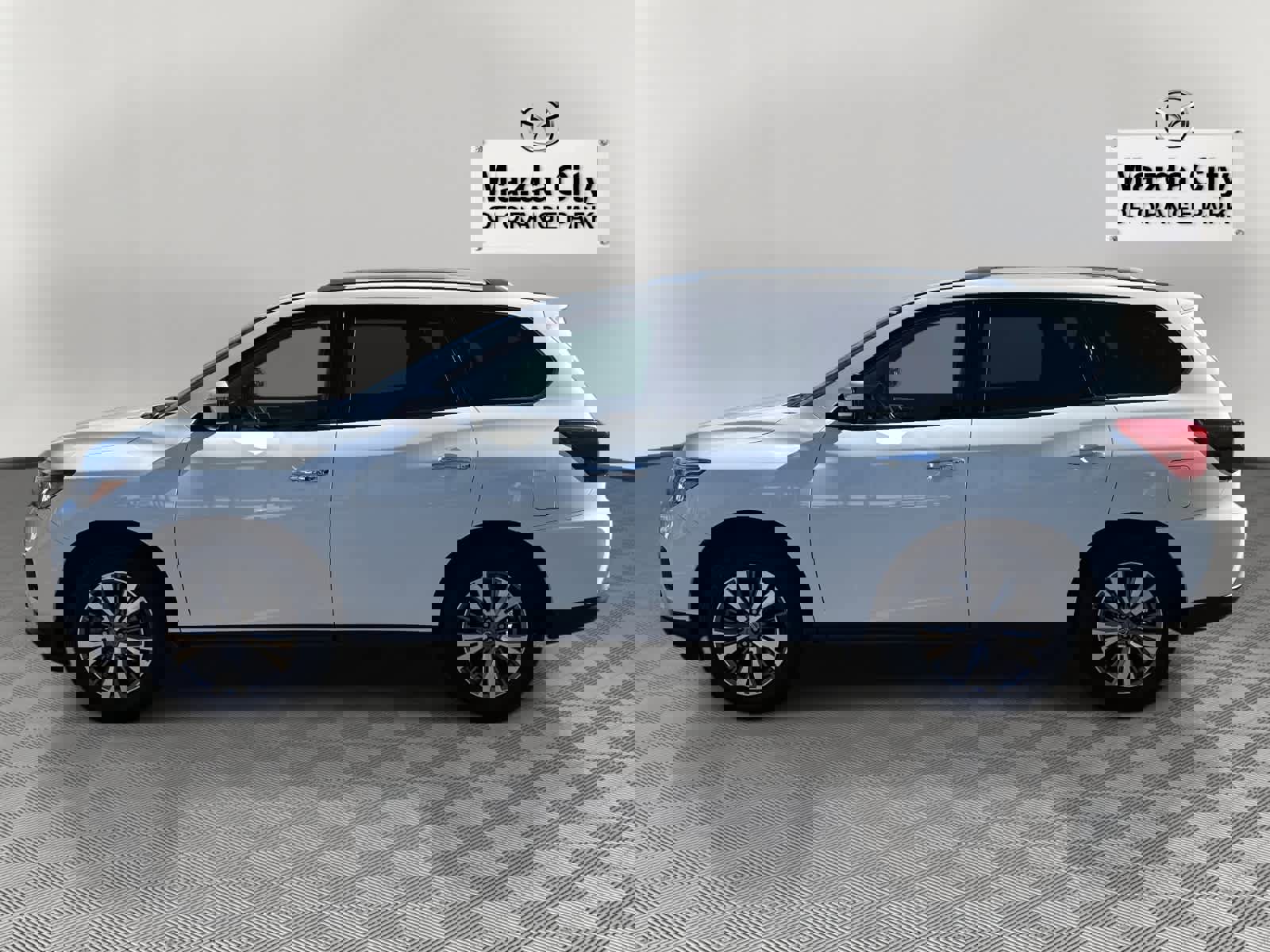 Used 2020 Nissan Pathfinder S image 8