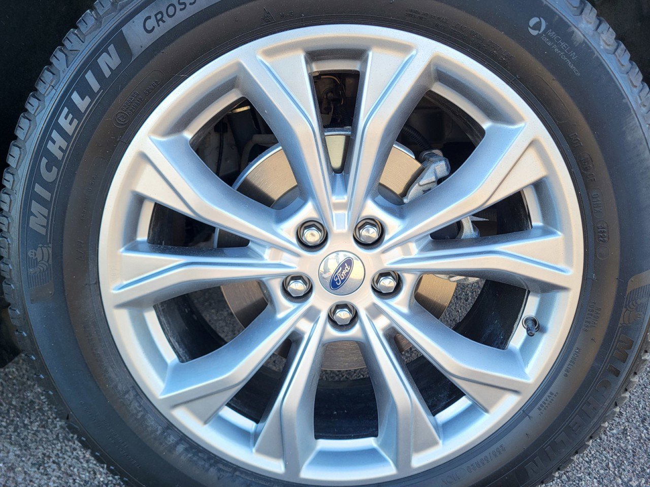 Used 2021 Ford Explorer XLT w/ Equipment Group 202A image 9
