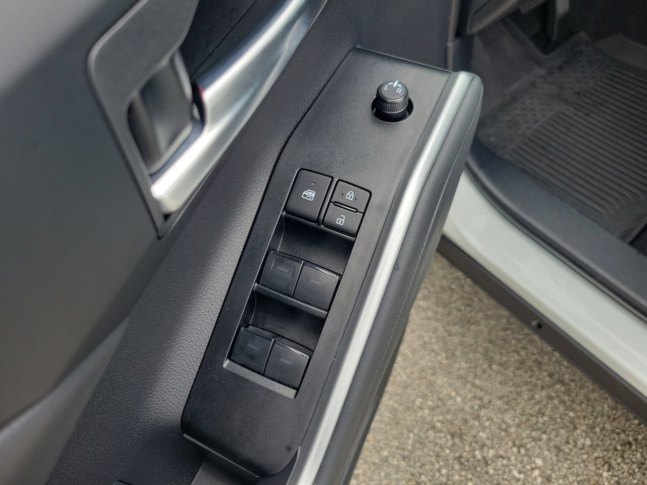 Used 2026 Toyota Highlander XSE AWD/4WD image 15