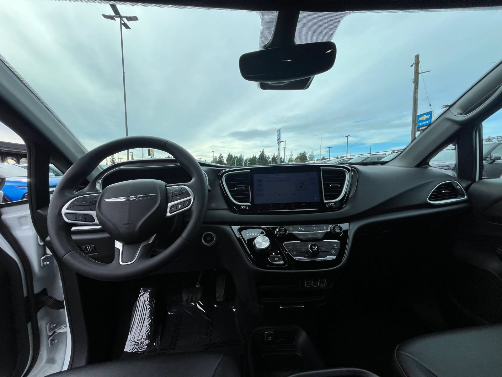 Used 2025 Chrysler Pacifica Select FWD image 35