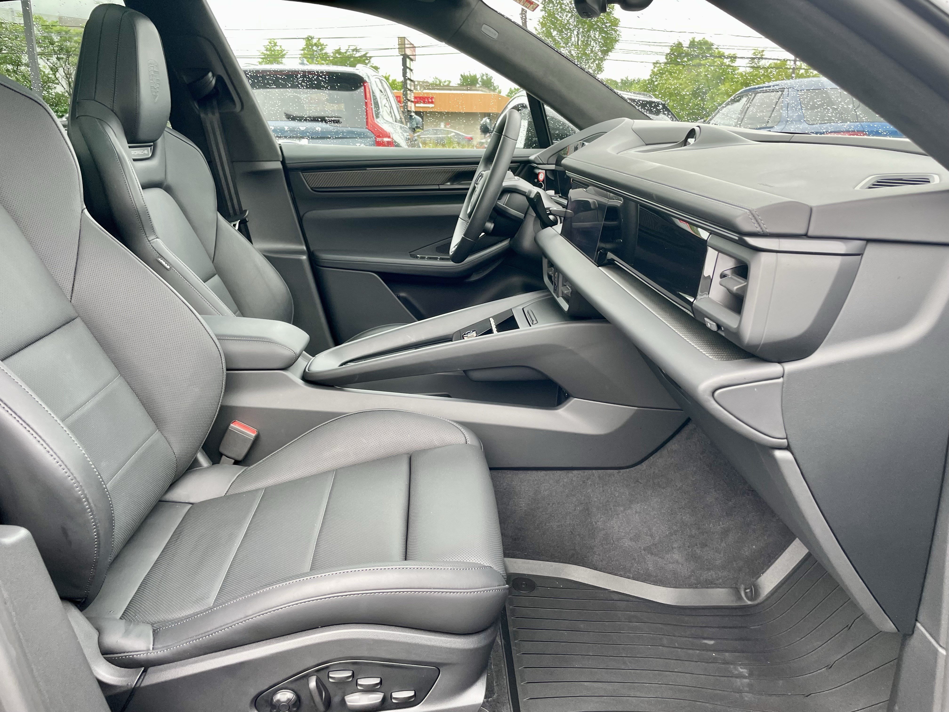 Used 2025 Porsche Macan Turbo Electric AWD/4WD image 15