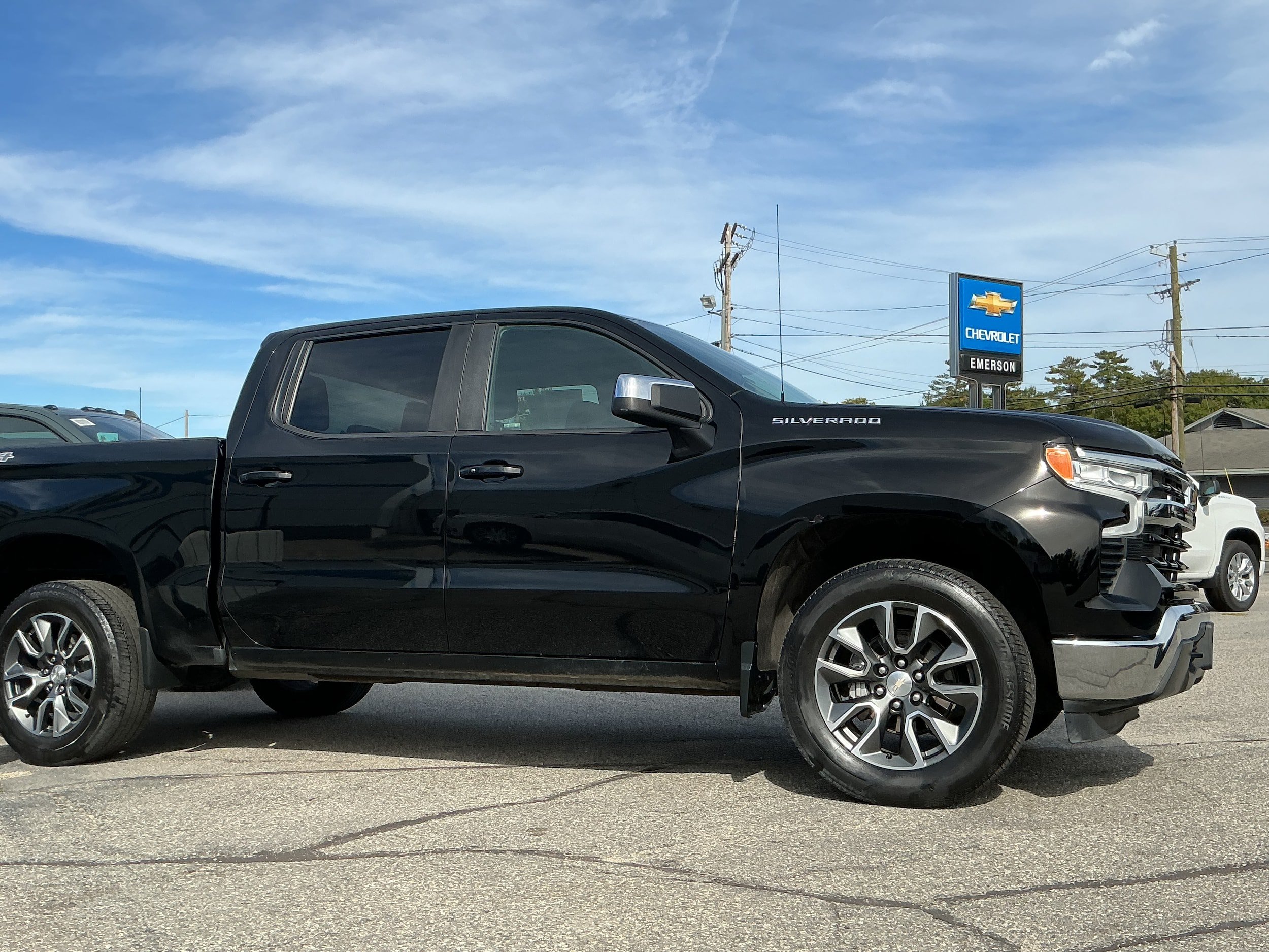 Certified 2023 Chevrolet Silverado 1500 LT AWD/4WD image 4