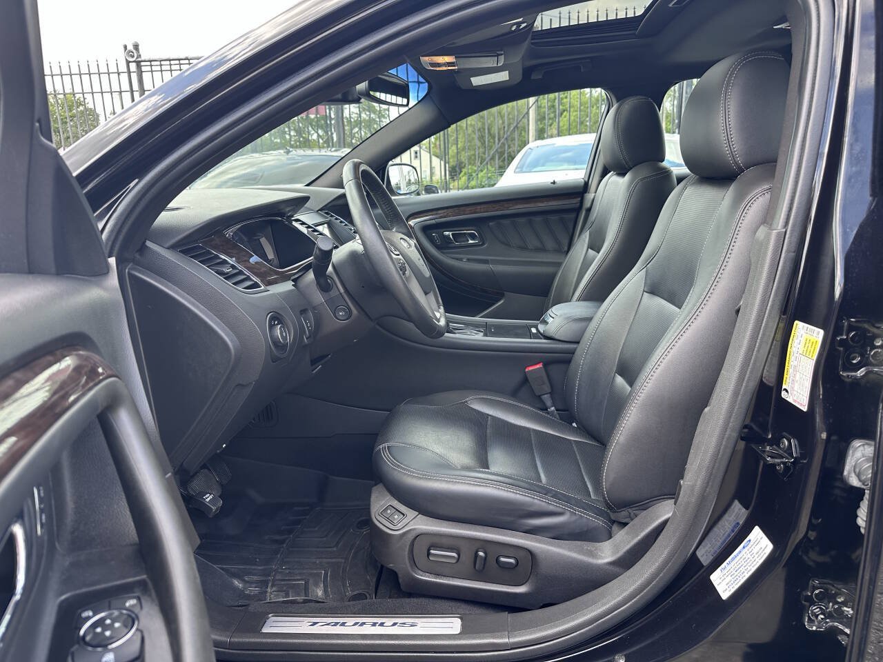 Used 2019 Ford Taurus Limited w/ Driver Assist Package FWD image 12