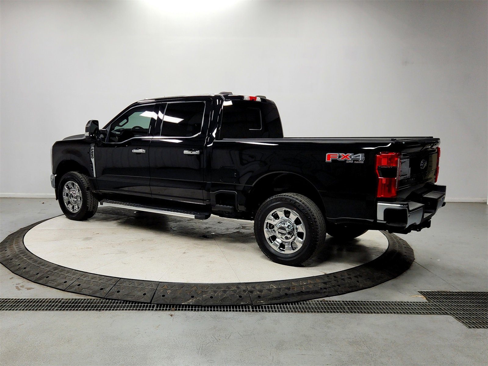Used 2024 Ford F250 Lariat w/ Chrome Package image 5