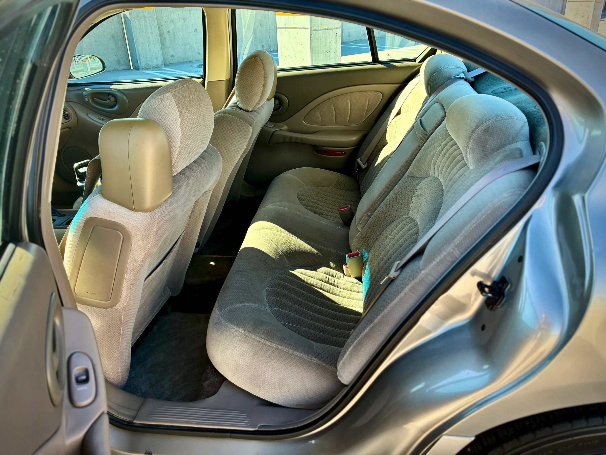 Used 2003 Pontiac Bonneville SLE FWD image 30