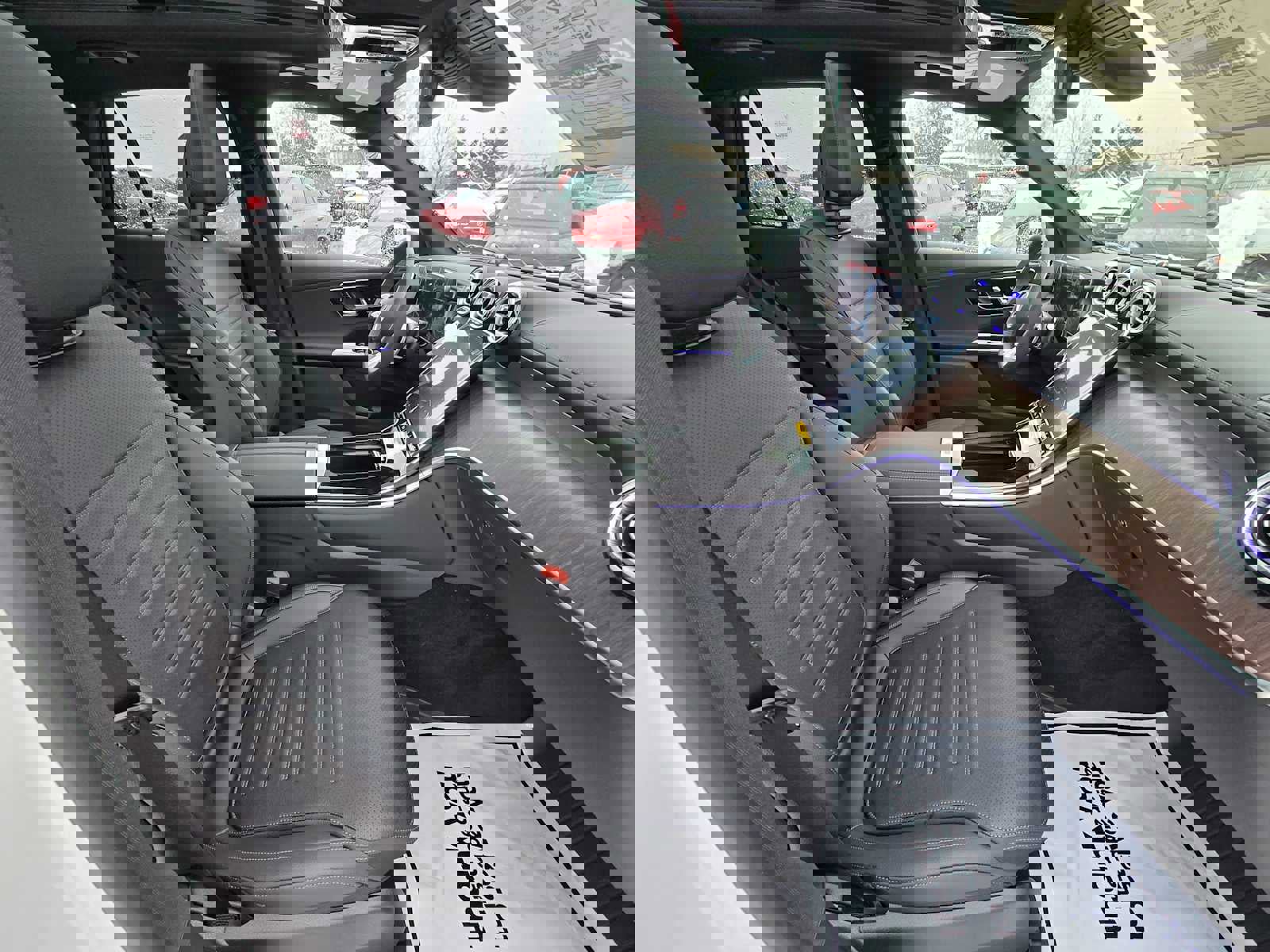 Used 2025 Mercedes-Benz GLC 350e 4MATIC image 12