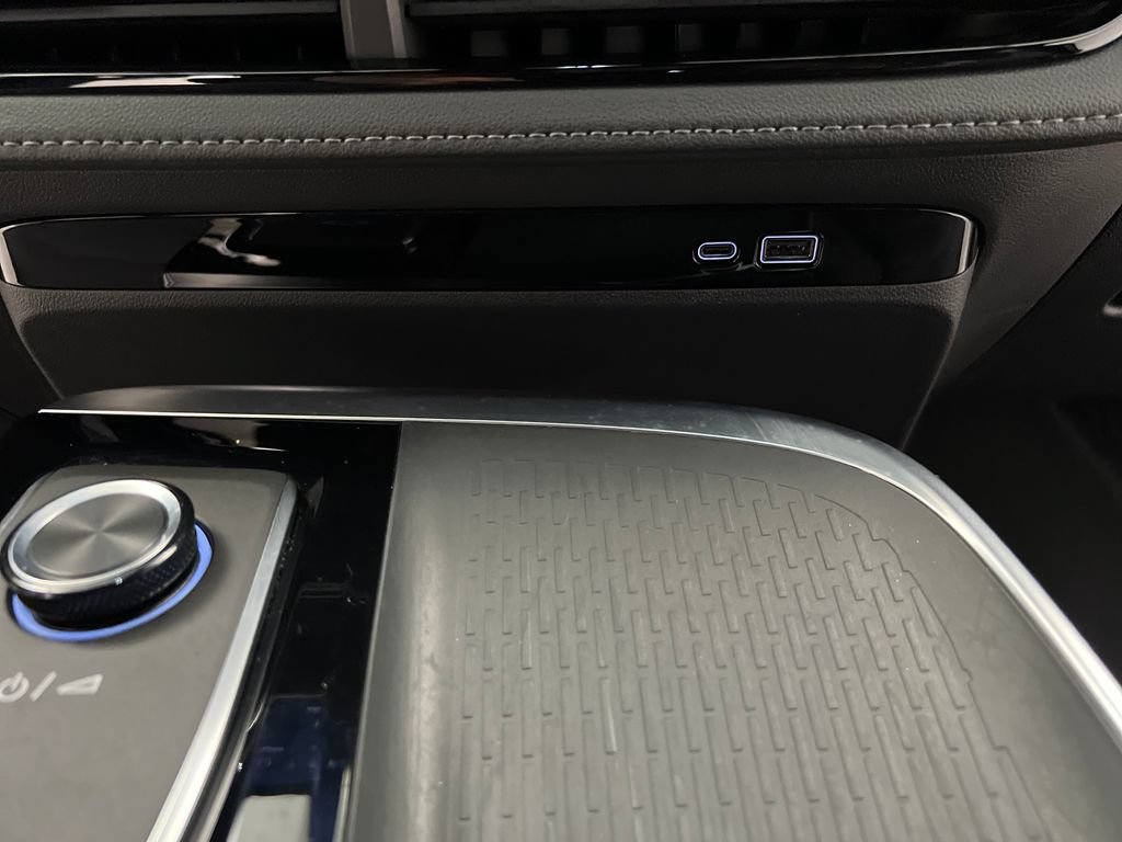 Used 2025 Buick Enclave Preferred AWD/4WD image 56