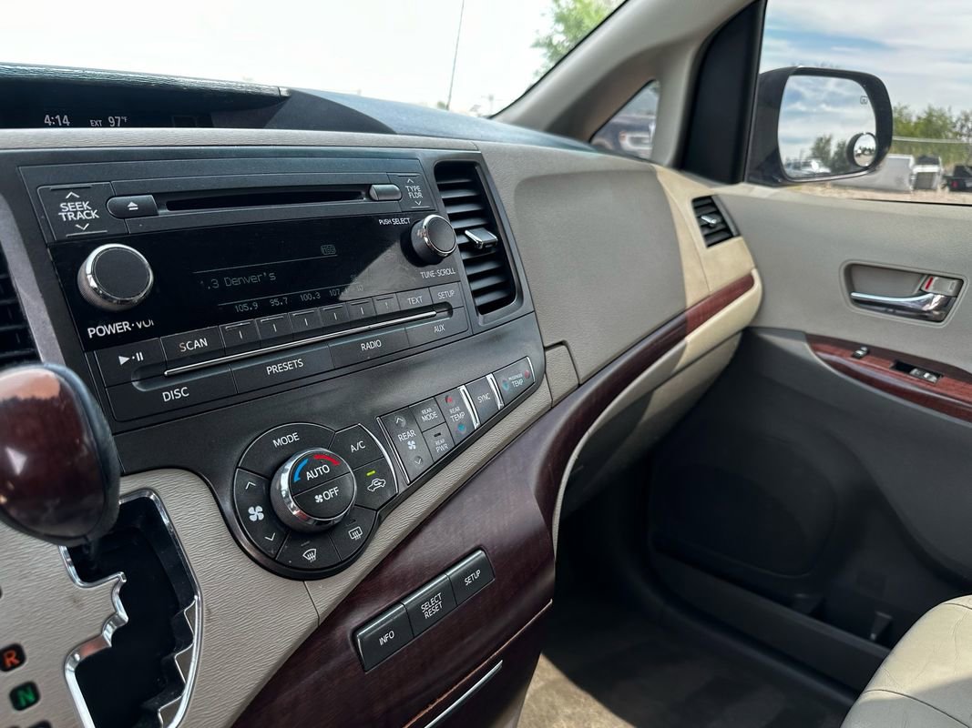 Used 2012 Toyota Sienna XLE image 37