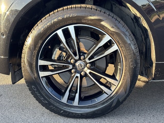 Used 2019 Volvo XC60 T5 Momentum w/ Premium Package AWD/4WD image 18