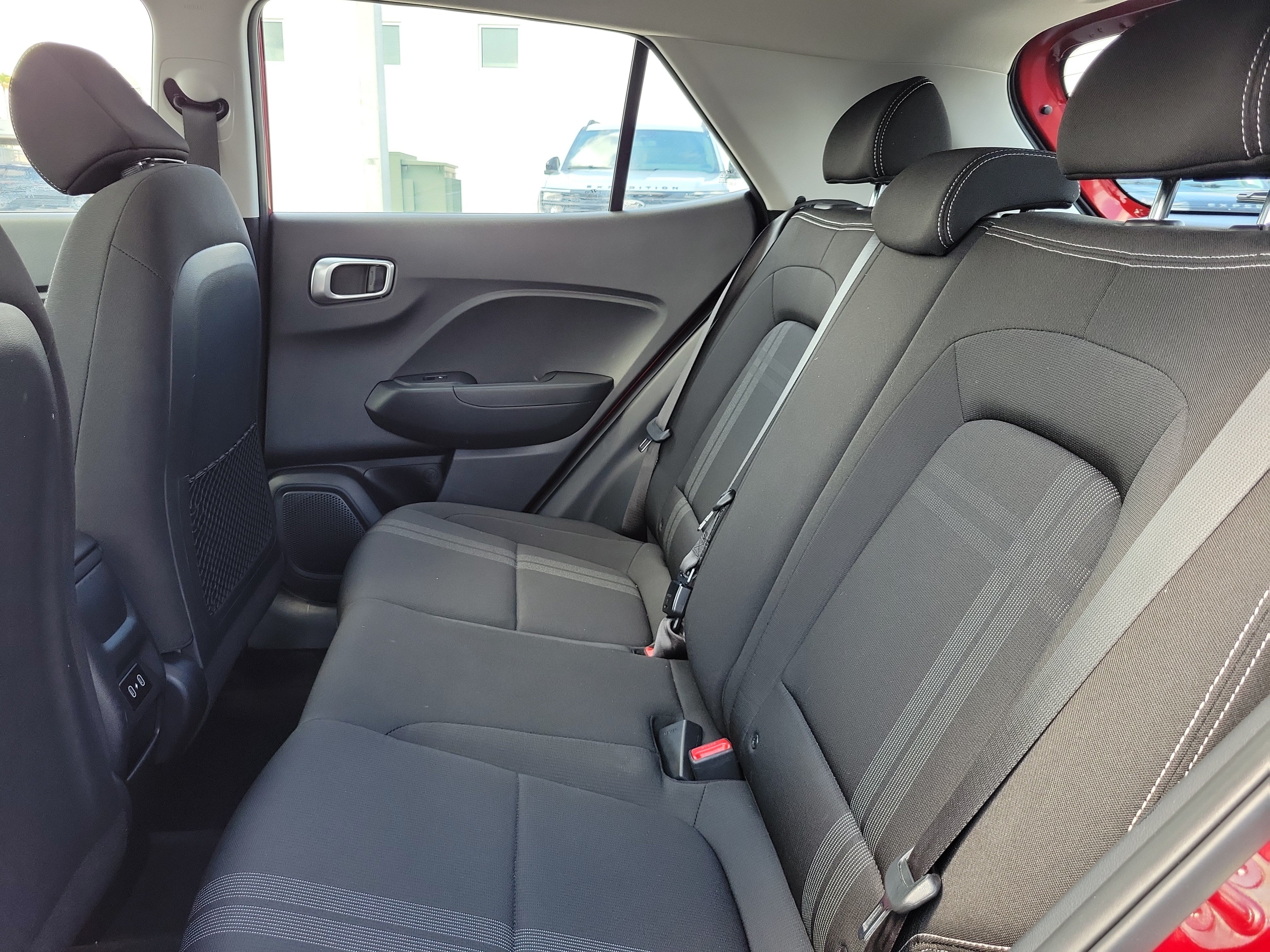 Used 2025 Hyundai Venue SEL FWD image 14