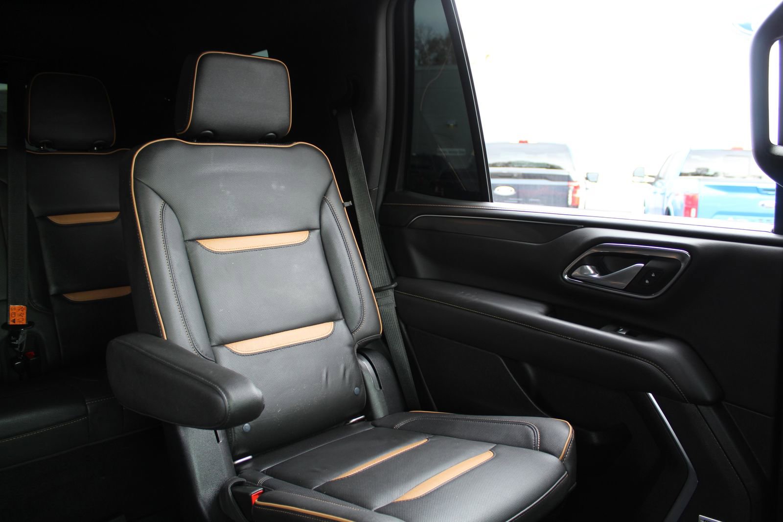 Used 2021 GMC Yukon AT4 w/ AT4 Premium Package image 14