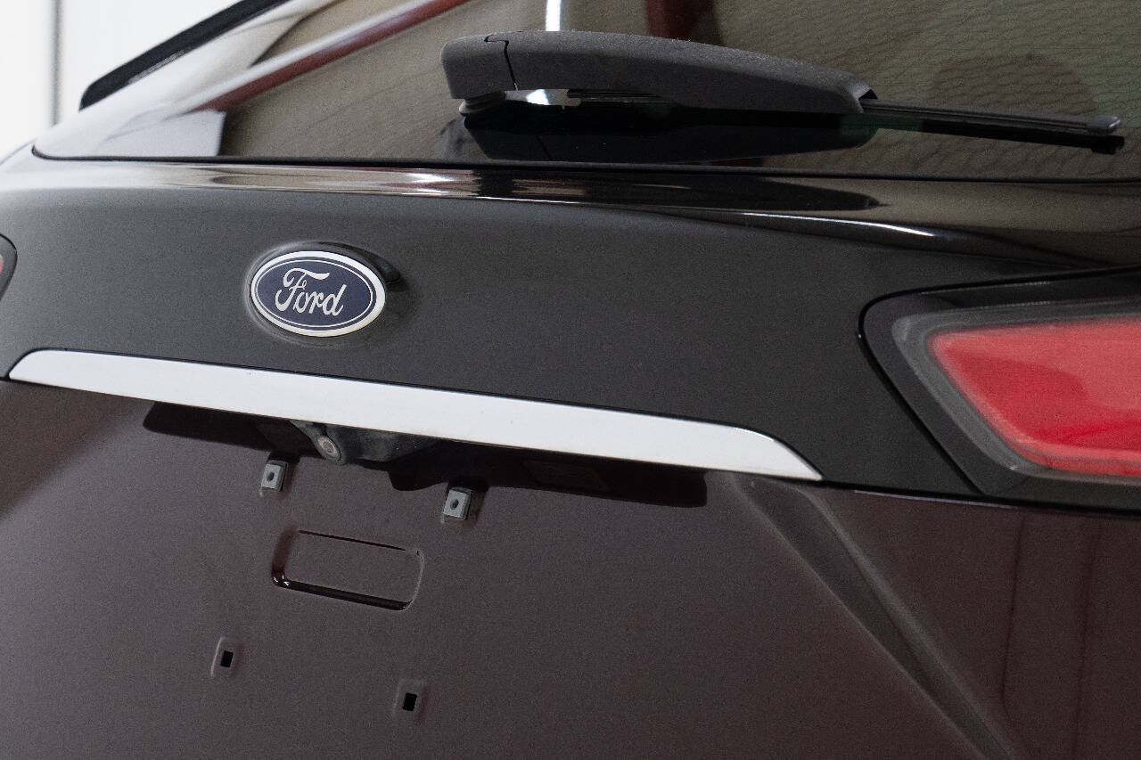 Used 2019 Ford Edge Titanium w/ Equipment Group 301A FWD image 17