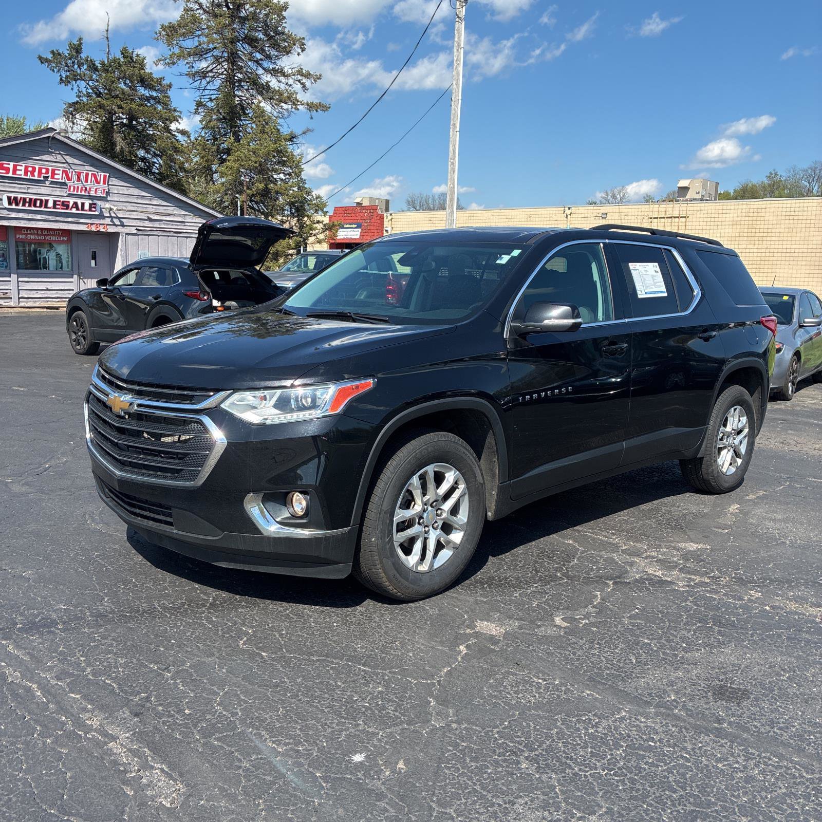 Used 2021 Chevrolet Traverse LT FWD image 2
