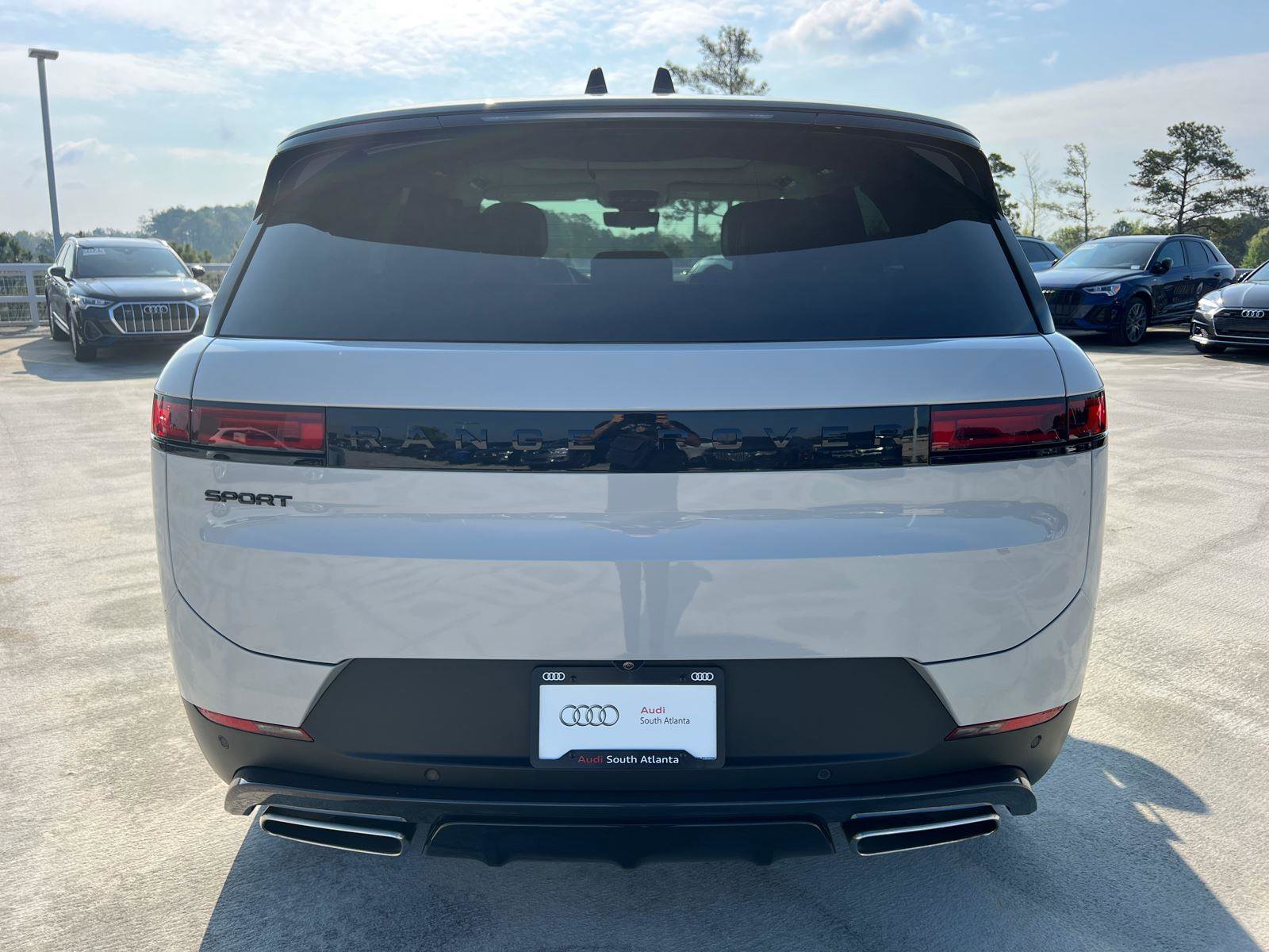 Used 2024 Land Rover Range Rover Sport SE image 6