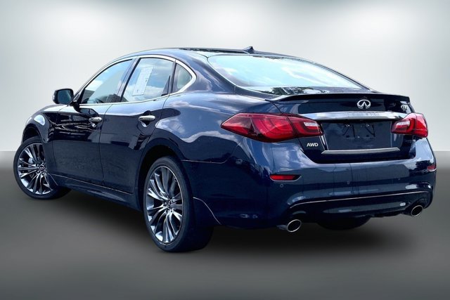 Used 2018 INFINITI Q70 Luxe AWD/4WD image 10