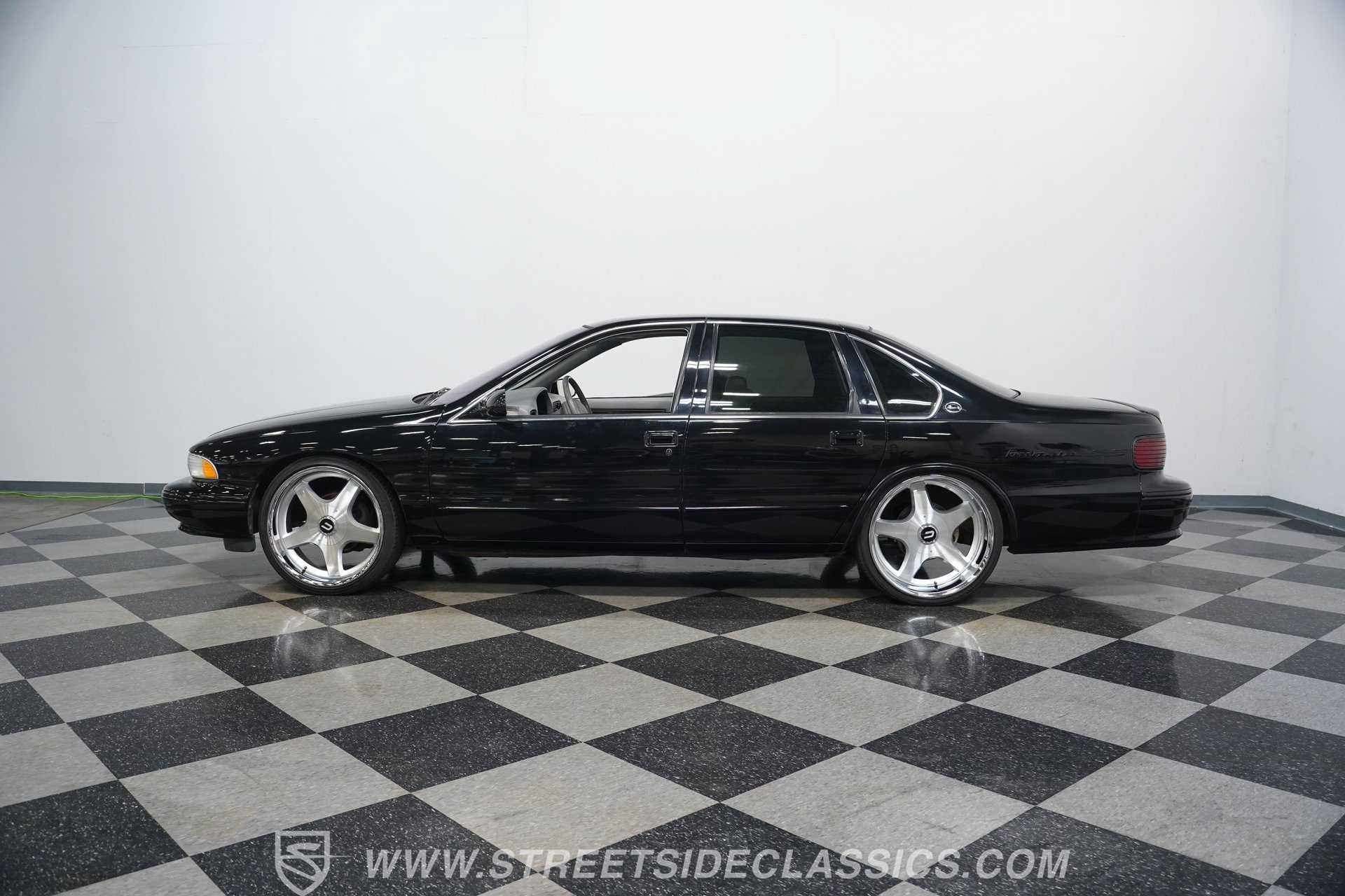 Used 1996 Chevrolet Impala SS RWD image 8