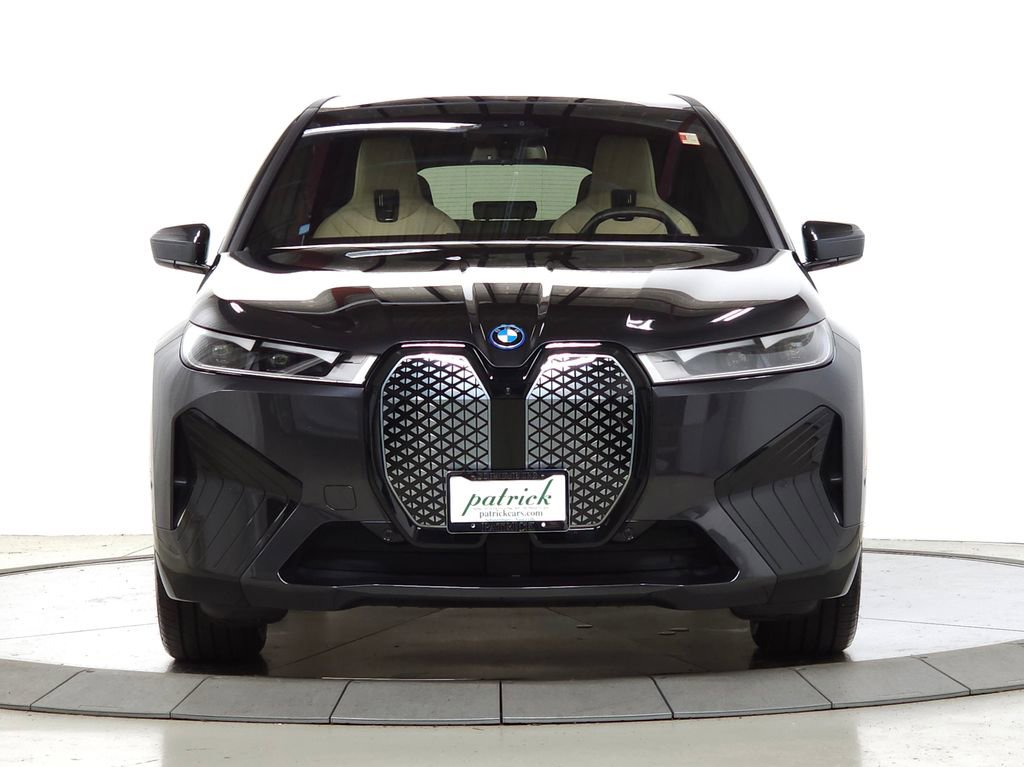 Used 2023 BMW iX xDrive50 w/ Premium Package AWD/4WD image 2