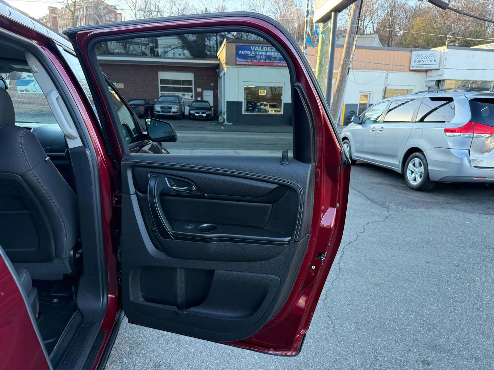 Used 2016 GMC Acadia SLE image 48