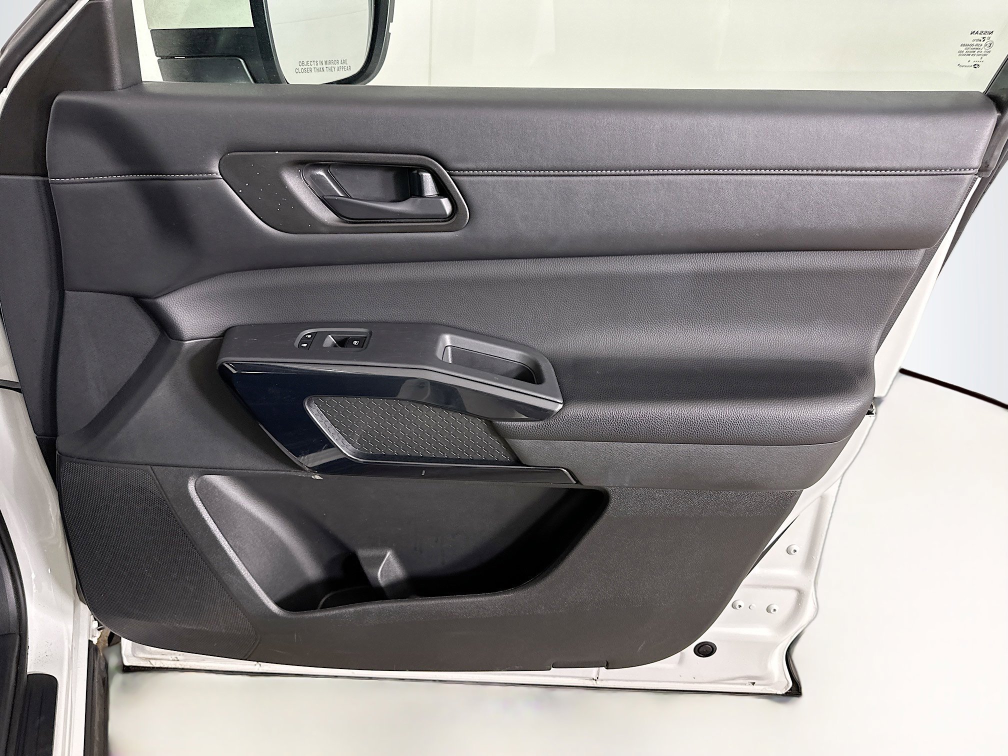 Used 2024 Nissan Pathfinder SV image 32