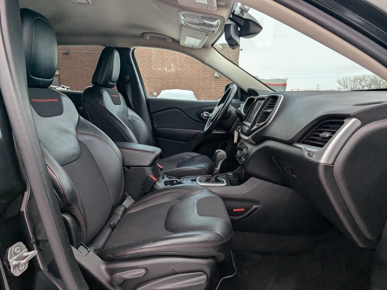 Used 2016 Jeep Cherokee Trailhawk w/ Cold Weather Group image 16