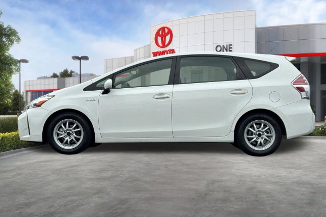 Certified 2017 Toyota Prius V Two FWD image 8
