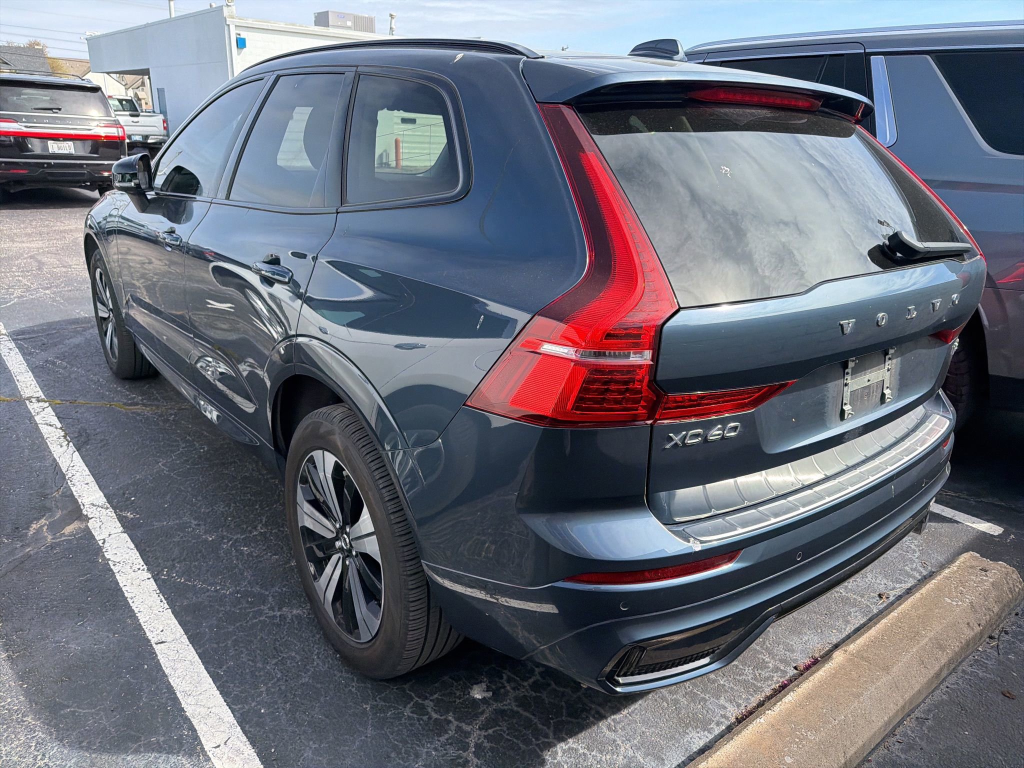 Used 2025 Volvo XC60 T8 Plus w/ Protection Package Premier image 9