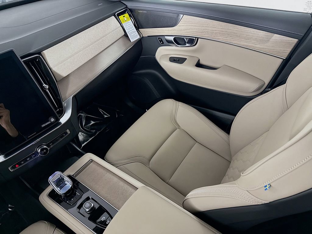 New 2026 Volvo XC90 B6 Plus w/ Protection Package Premier image 24