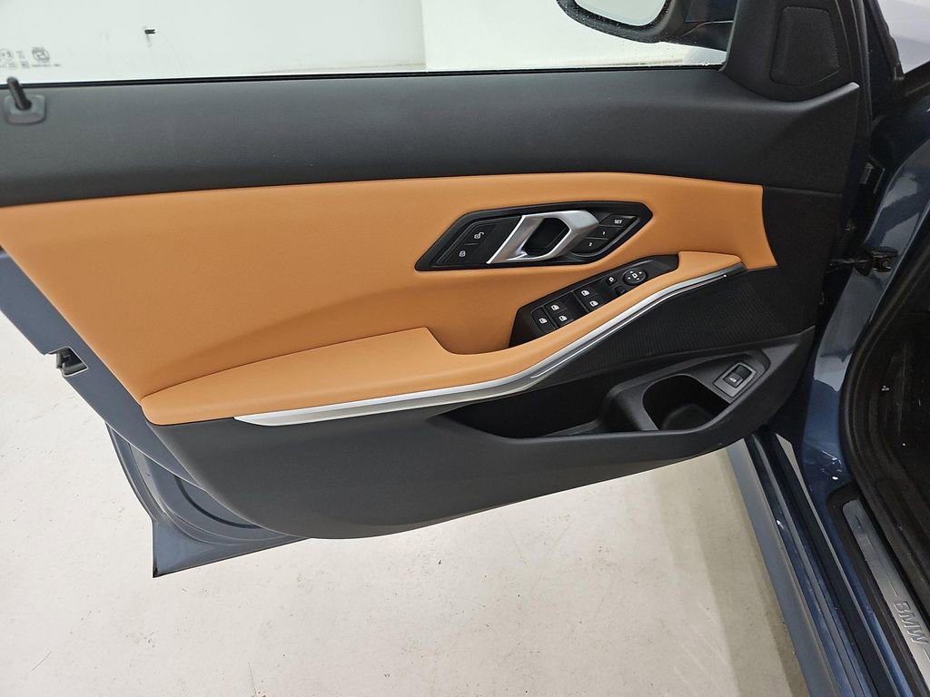 Used 2025 BMW 330i xDrive Sedan image 9