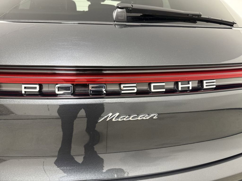 Certified 2025 Porsche Macan image 19