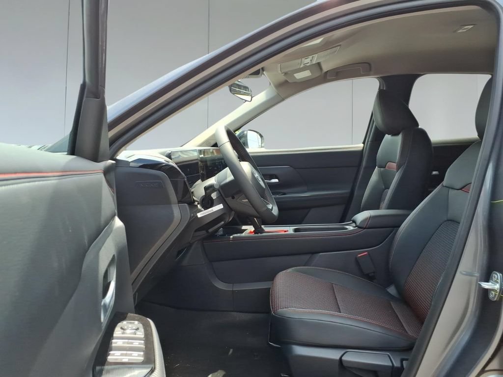 New 2026 Nissan Kicks SR FWD image 14