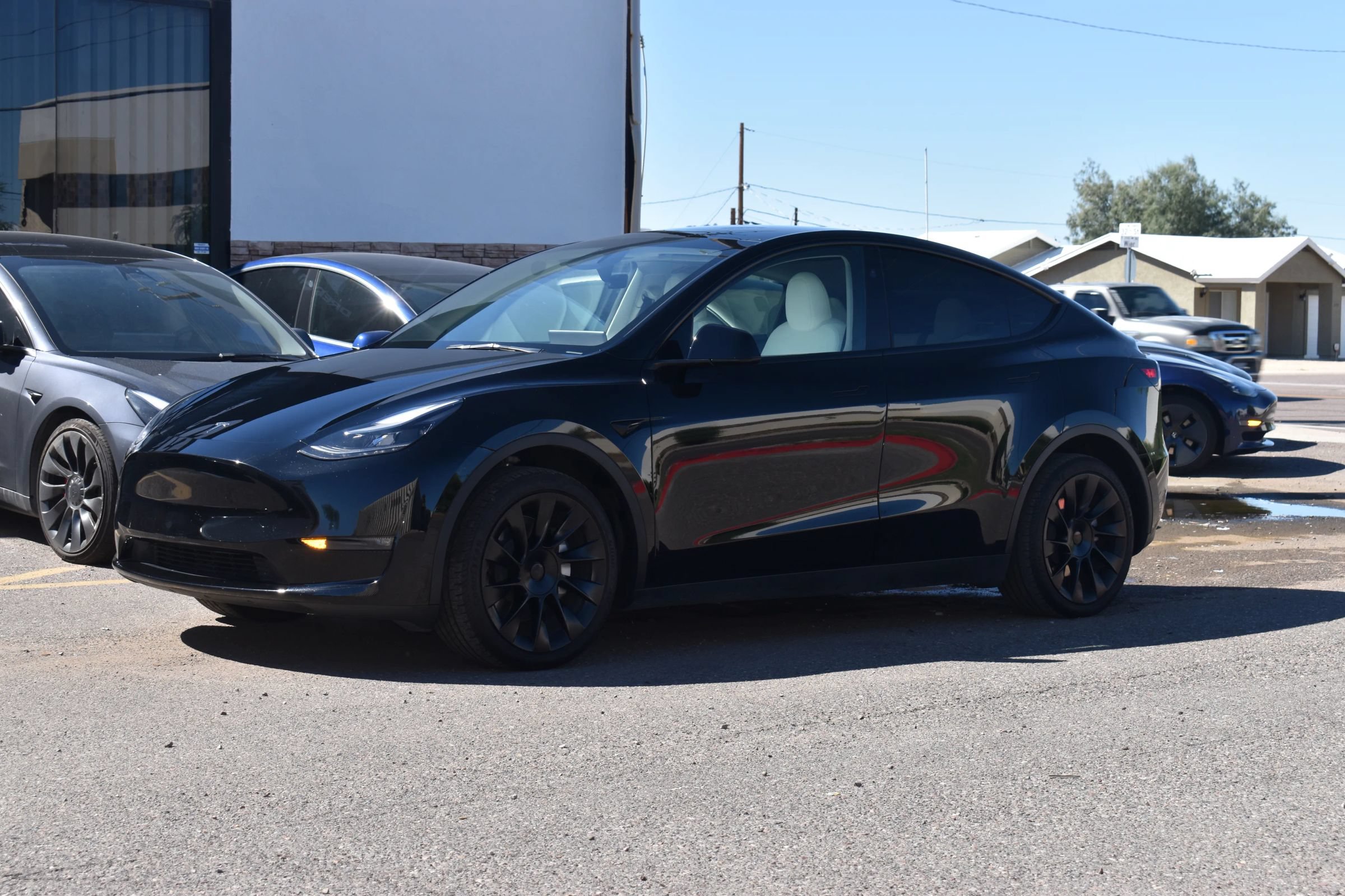 Used 2023 Tesla Model Y Long Range AWD/4WD image 2