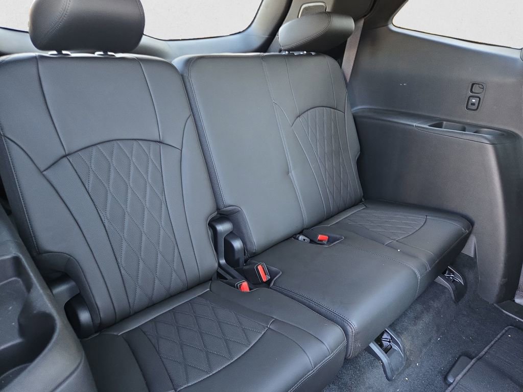 Used 2024 Buick Enclave Avenir w/ Avenir Technology Package image 18