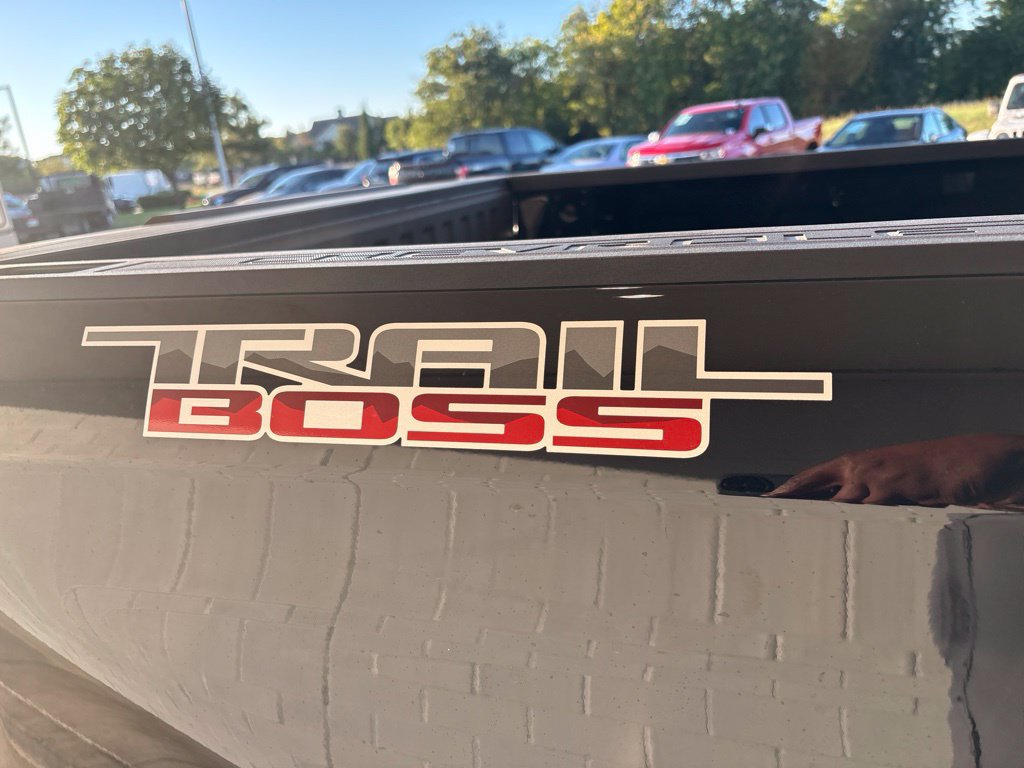Used 2023 Chevrolet Silverado 1500 LT Trail Boss AWD/4WD image 5