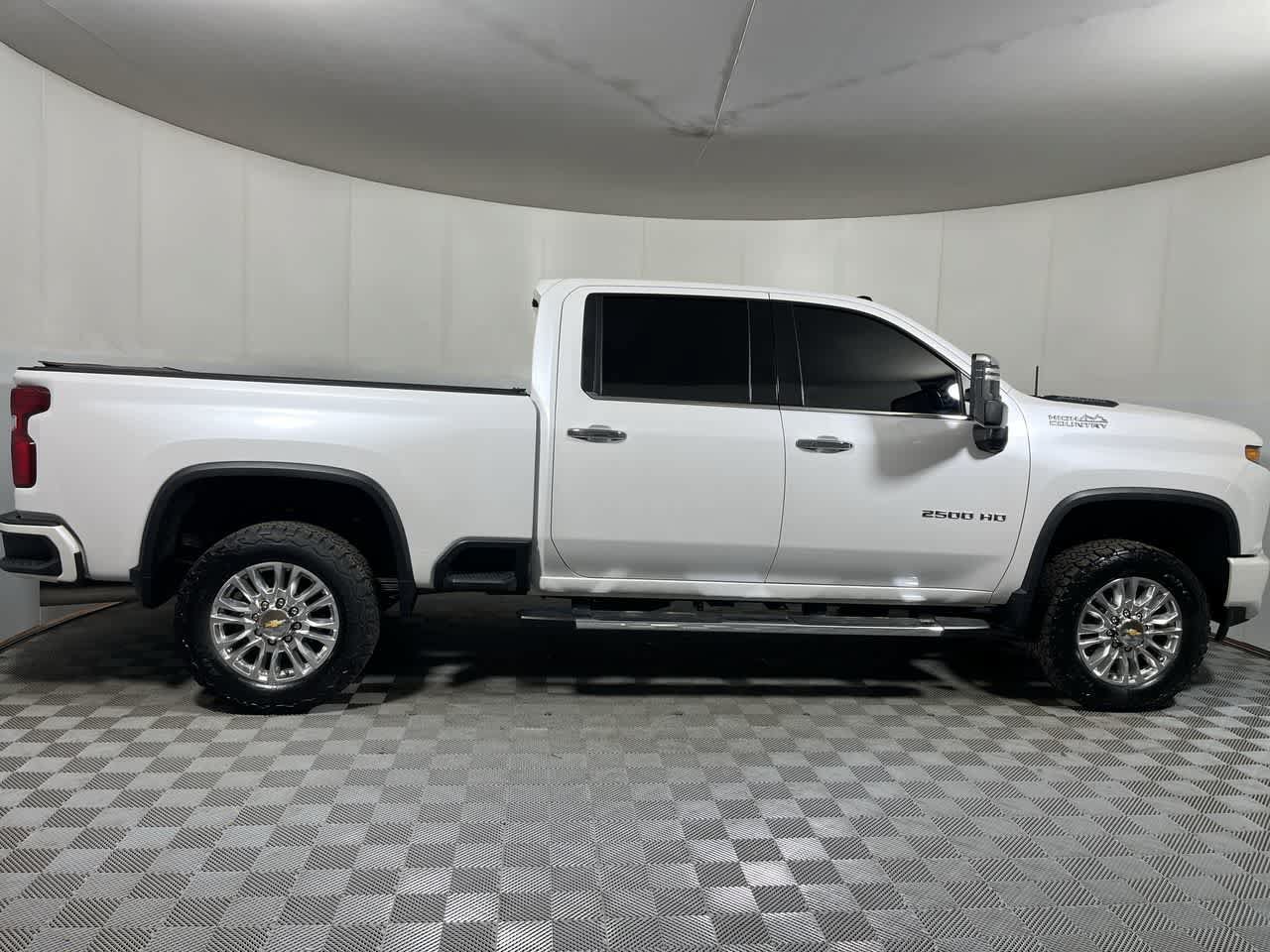 Used 2022 Chevrolet Silverado 2500 High Country w/ LPO, Hitch Package AWD/4WD image 9