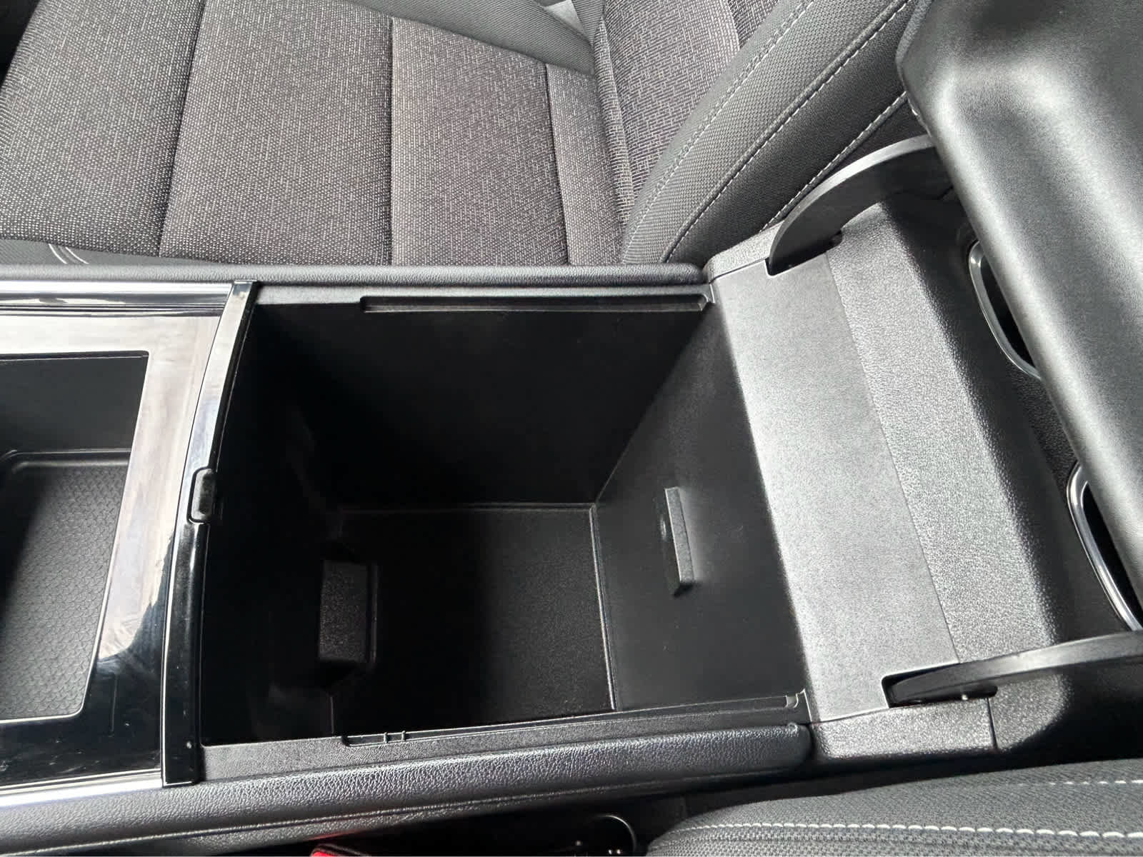 Used 2025 Chevrolet Traverse LT image 48