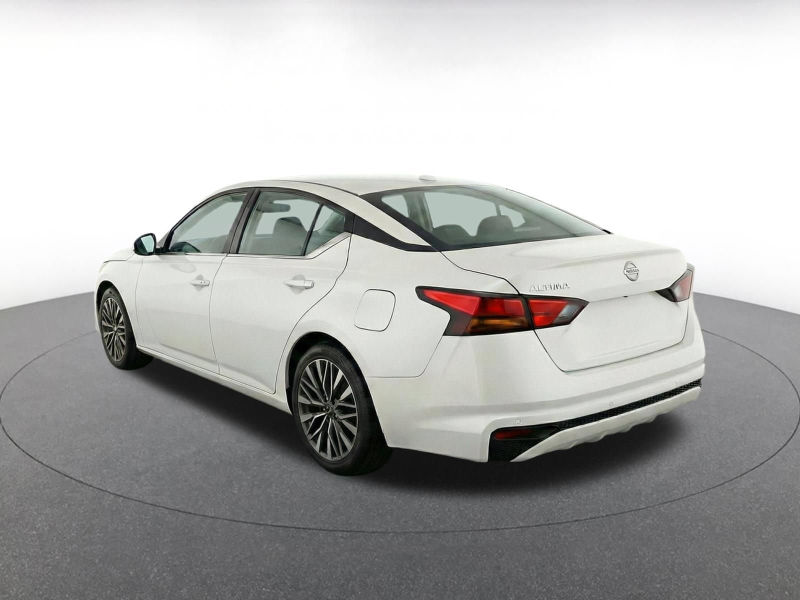 Used 2025 Nissan Altima 2.5 SV FWD image 5