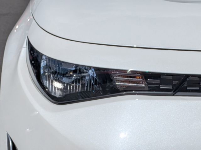 Used 2025 Kia Soul LX w/ LX Technology Package FWD image 9