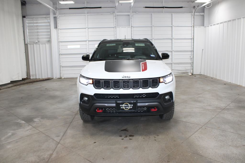 Used 2025 Jeep Compass Trailhawk image 3