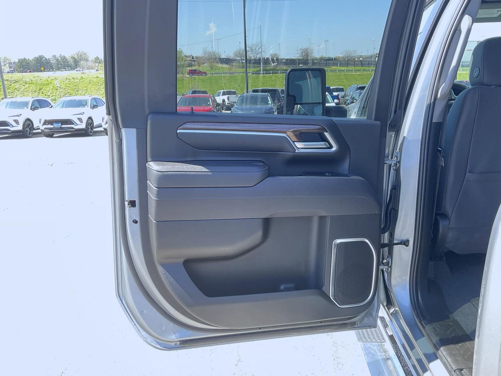 Used 2025 Chevrolet Silverado 2500 LT w/ Convenience Package image 21