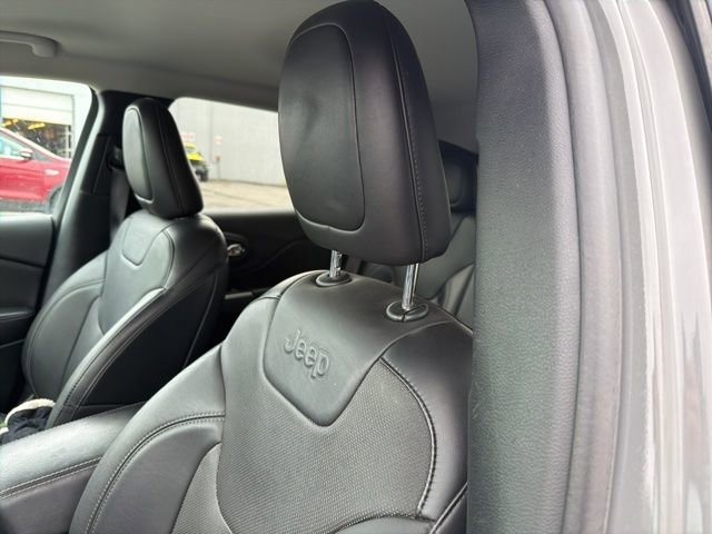 Used 2019 Jeep Cherokee Limited image 11