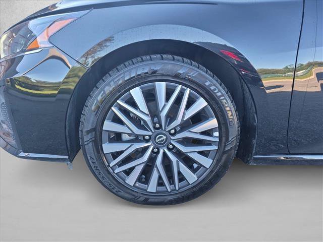 Used 2025 Nissan Altima 2.5 SV FWD image 24