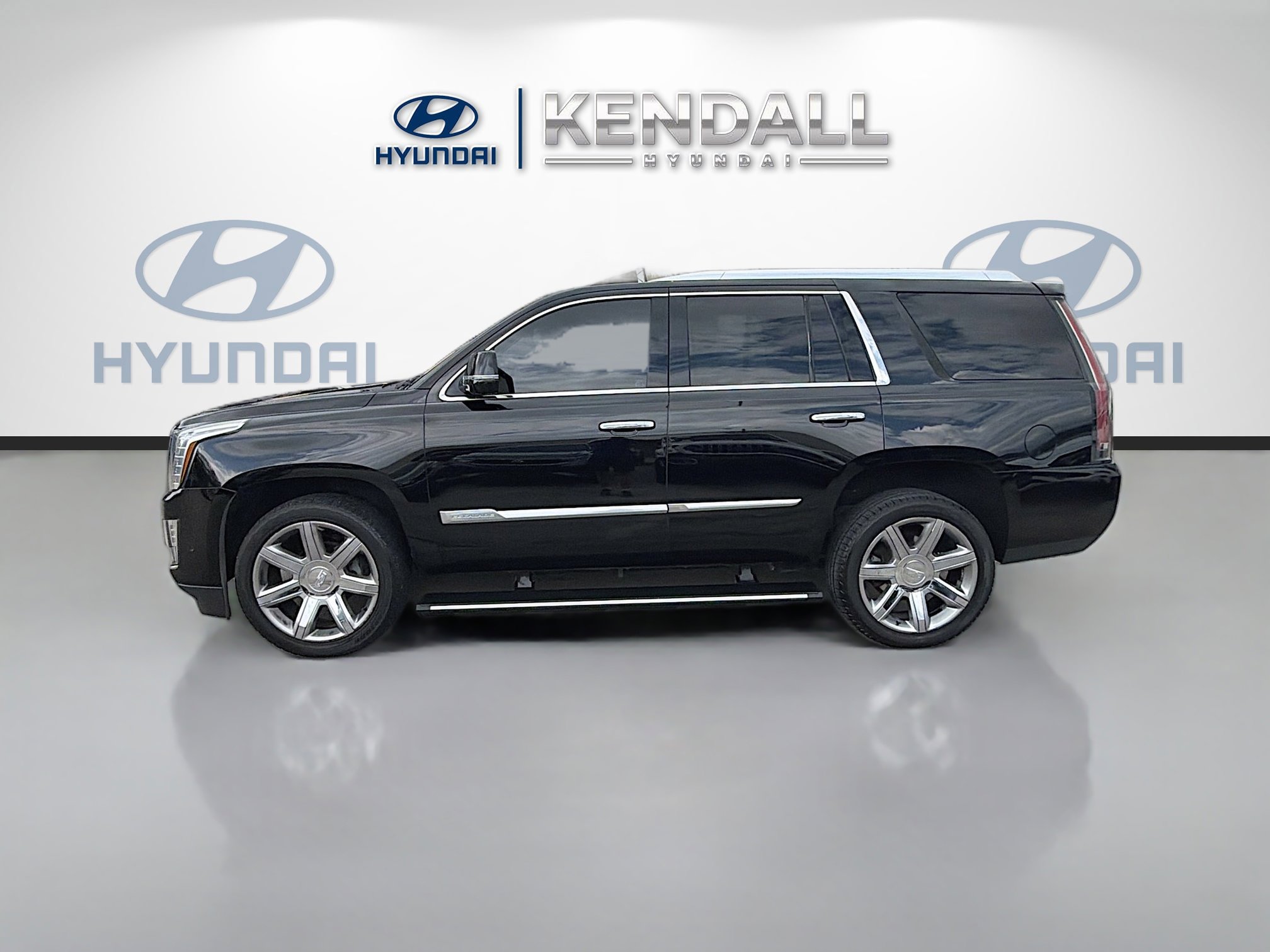 Used 2018 Cadillac Escalade Premium Luxury image 4