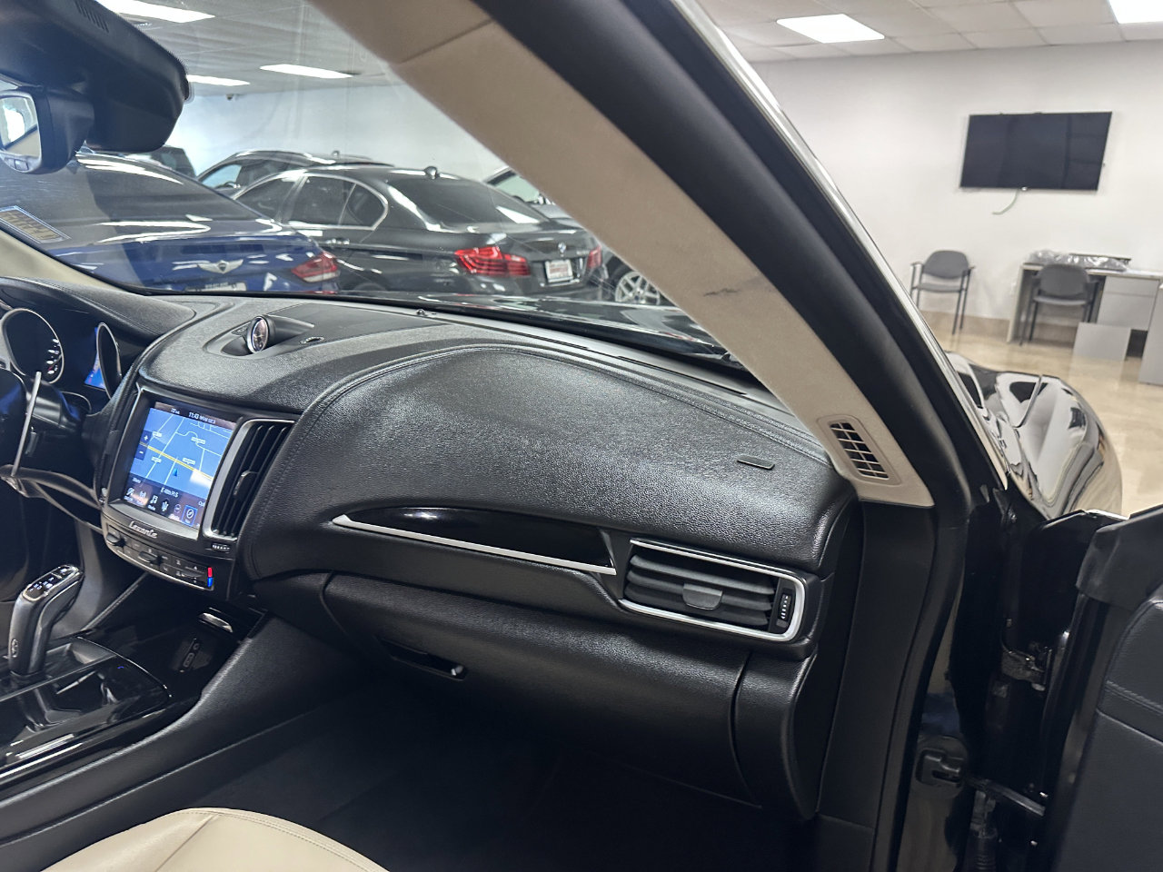 Used 2020 Maserati Levante S image 88