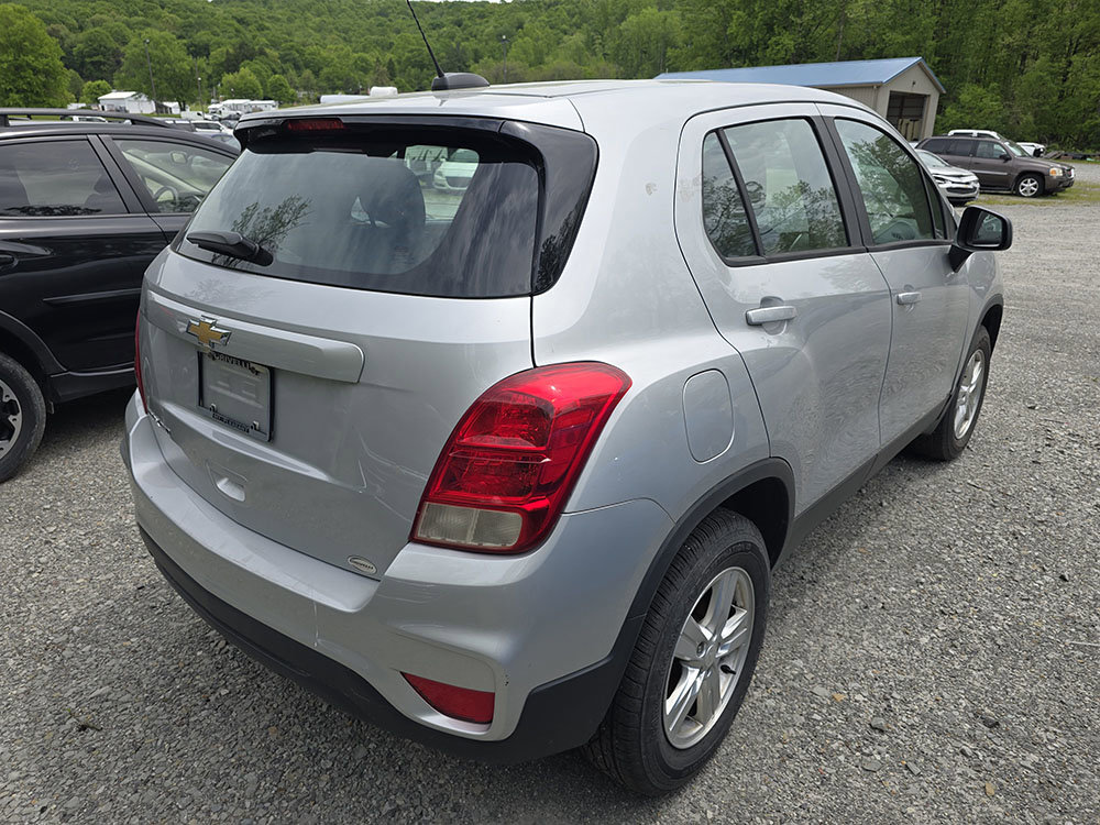 Used 2018 Chevrolet Trax LS AWD/4WD image 3