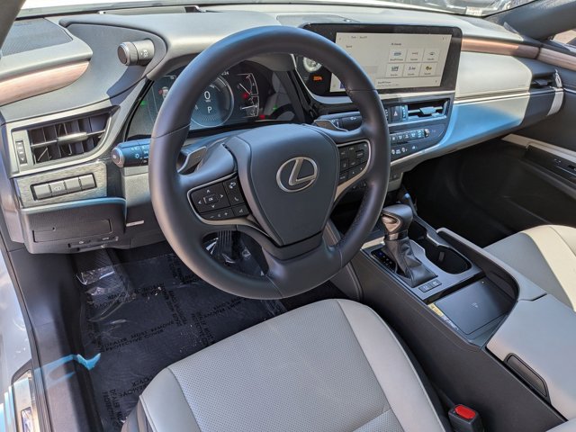 Used 2025 Lexus ES 300h w/ Premium Package FWD image 10
