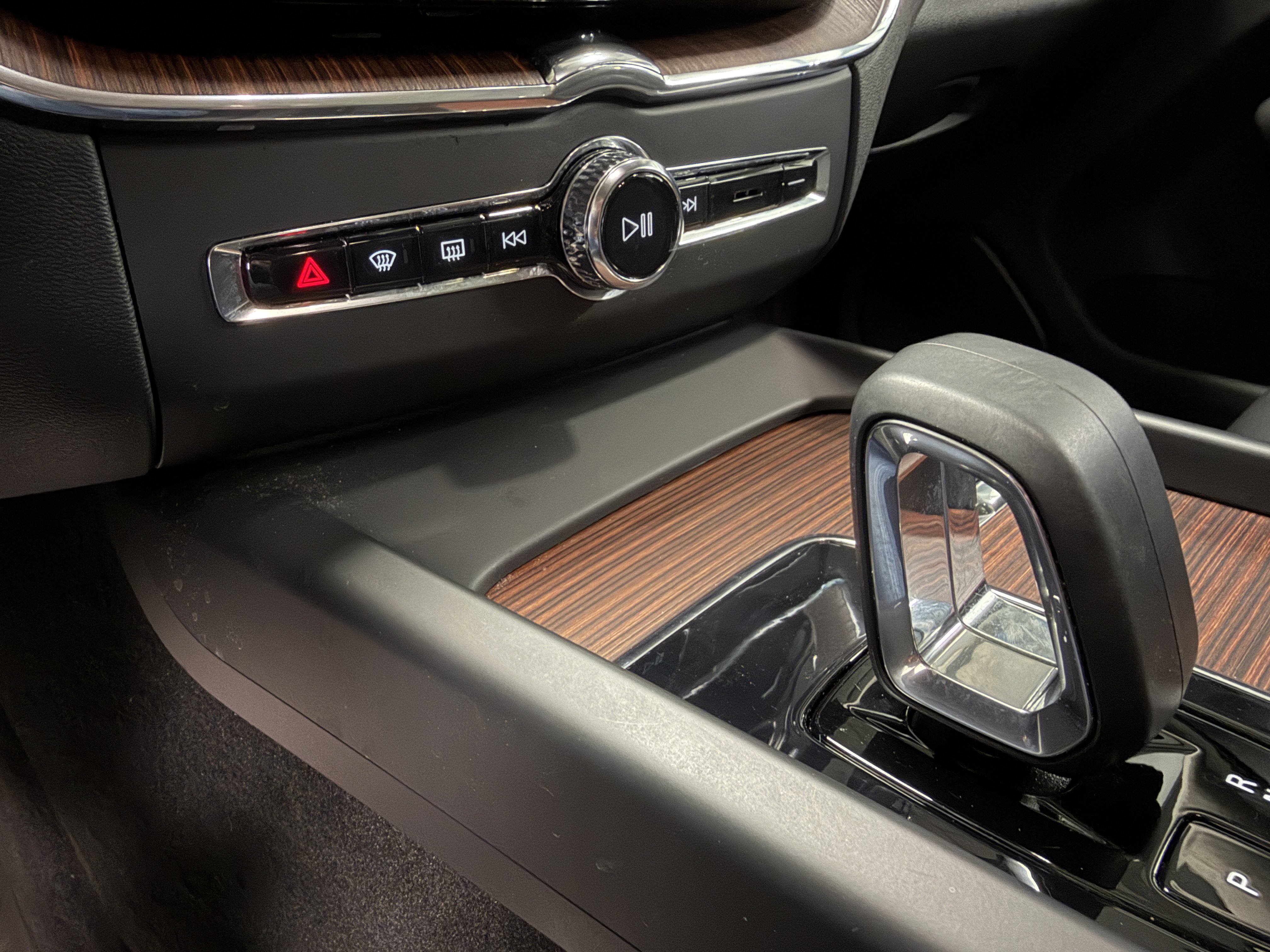 Used 2023 Volvo XC60 B5 Plus w/ Protection Package Premier image 14